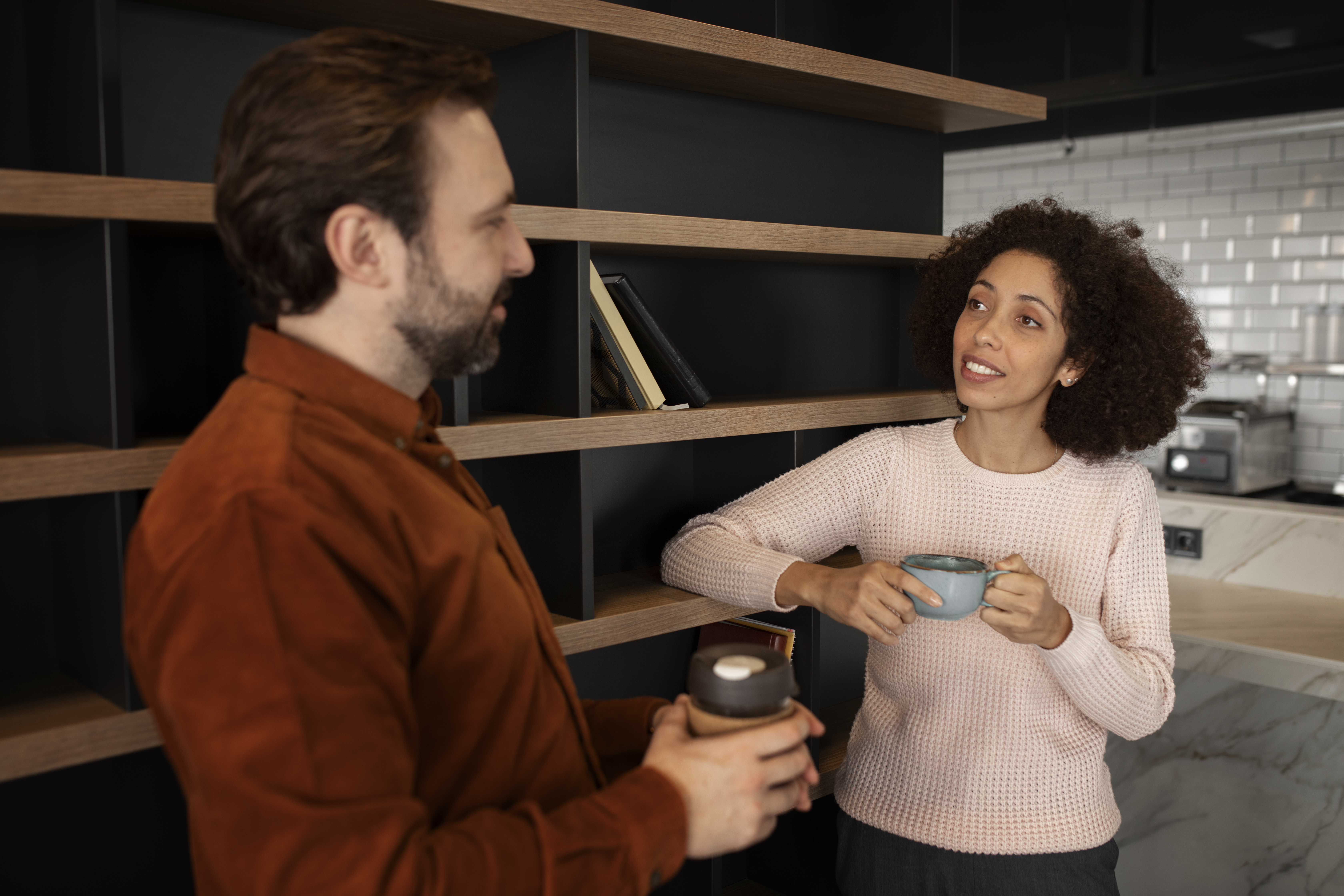 Cross-team samenwerking: Hoe kantoorinteracties innovatie stimuleren